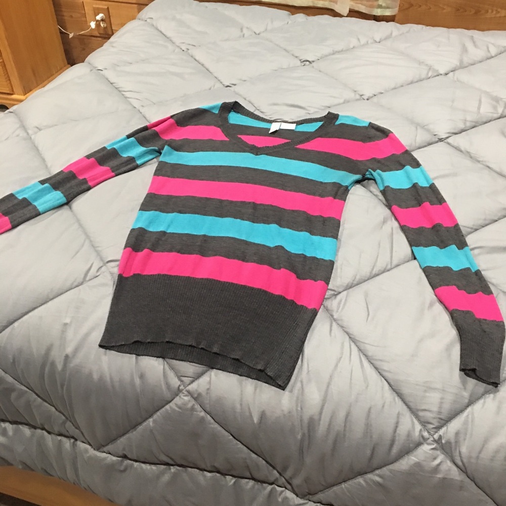 🦩🦩🦩2/$10 Striped Cardigan. V neck, long sleeve